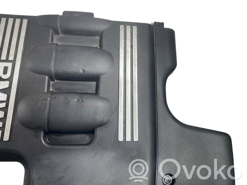 Dzinēja pārsegs (dekoratīva apdare)