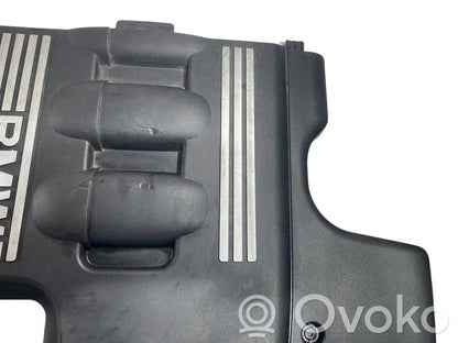 Dzinēja pārsegs (dekoratīva apdare)