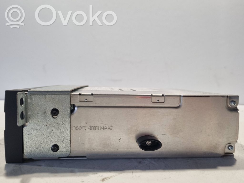 Radio / CD/DVD atskaņotājs / navigācija