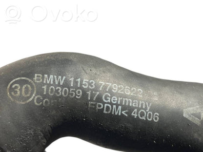 Caurulīte (-es) / šļūtene (-es)