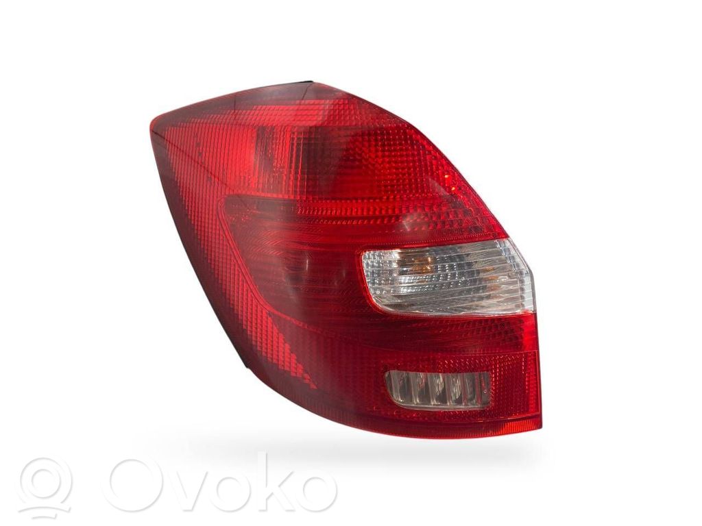 Задний фонарь в кузове