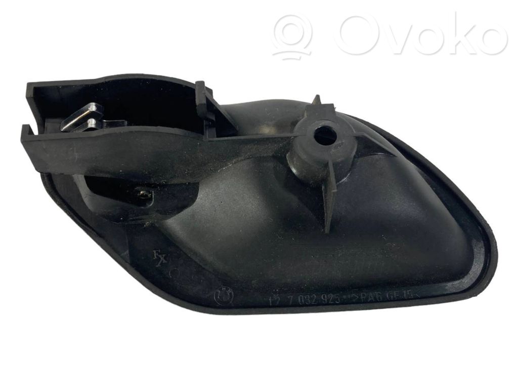 Internal opening handle