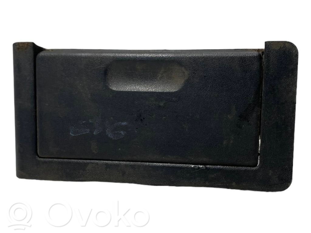 Пепельница (передняя)