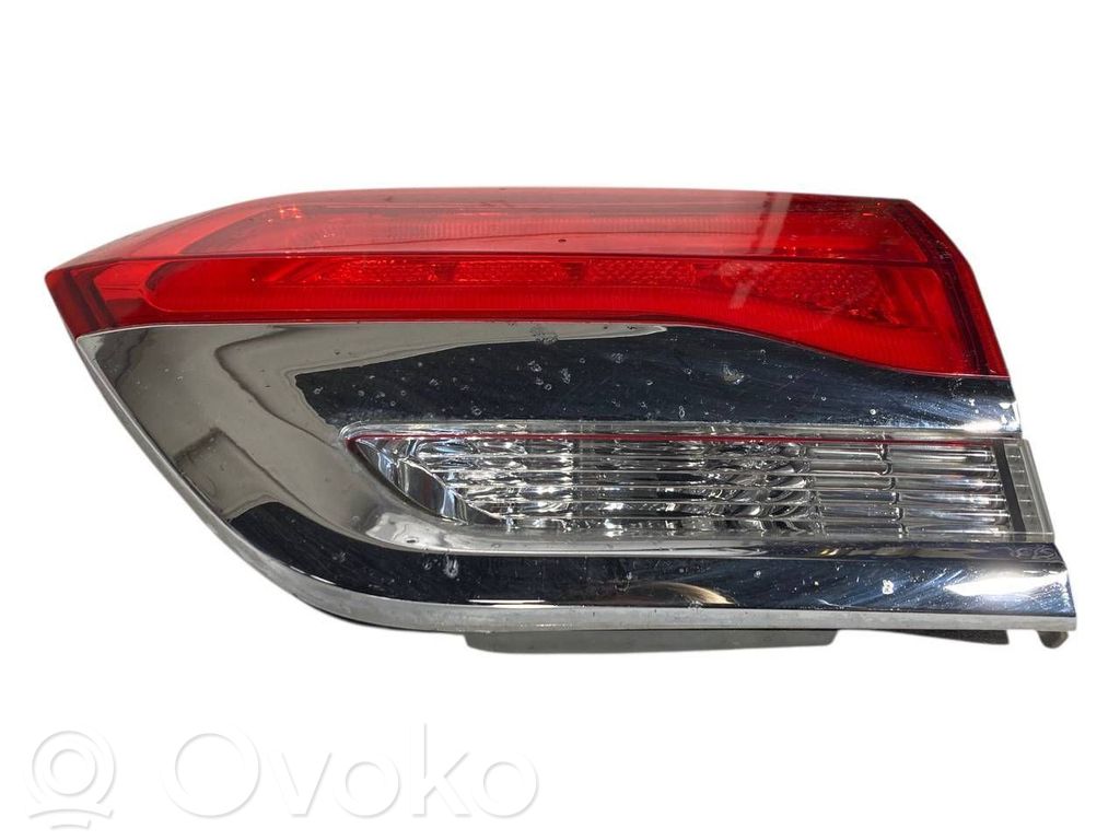 Aizmugurējais lukturis pārsegā