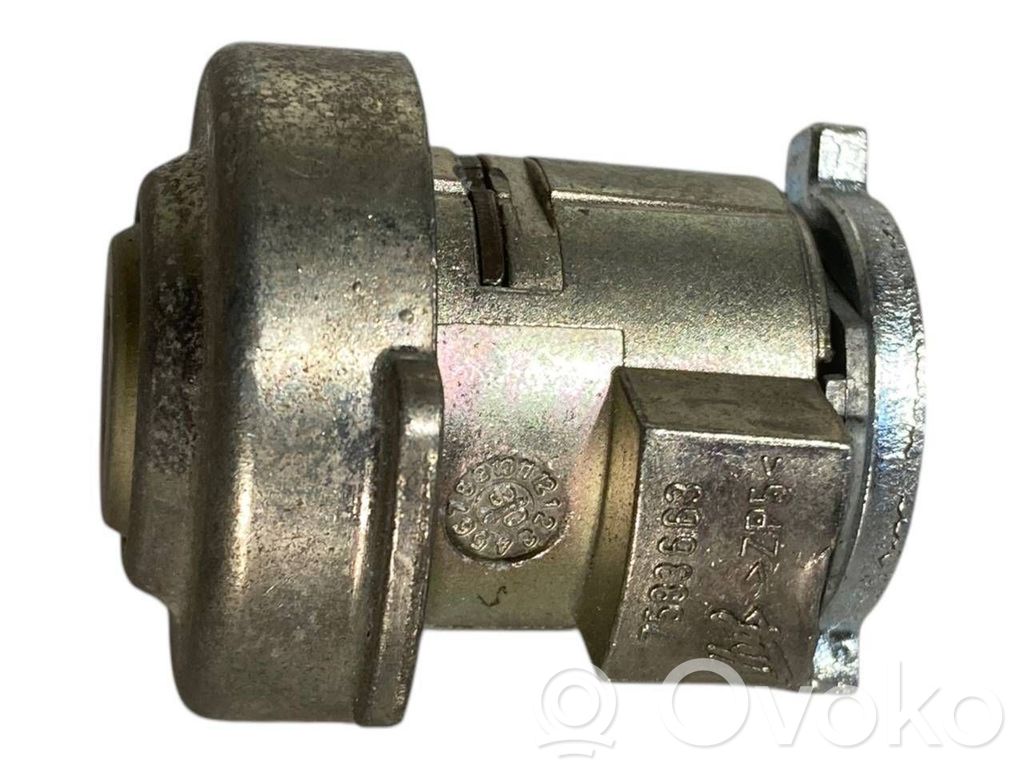 Замок задней крышки