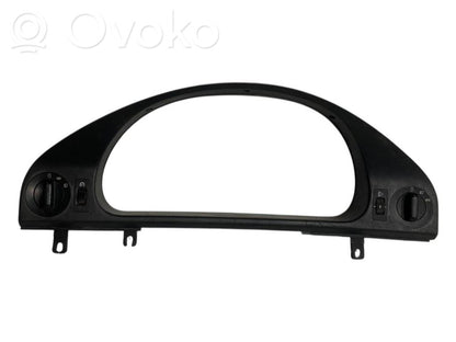 Instrumentu paneļa dekoratīvā apdare