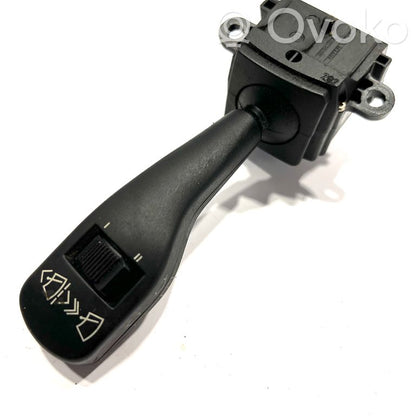 Stikla tīrītāju slēdzis