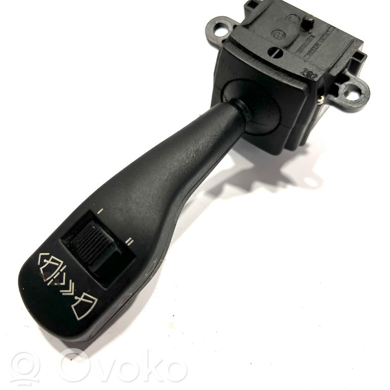 Stikla tīrītāju slēdzis