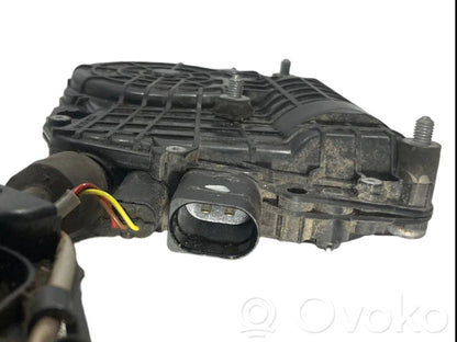 Priekšpusē slēdzene