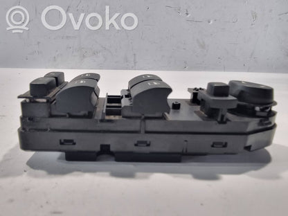 Window lift control switch(es)