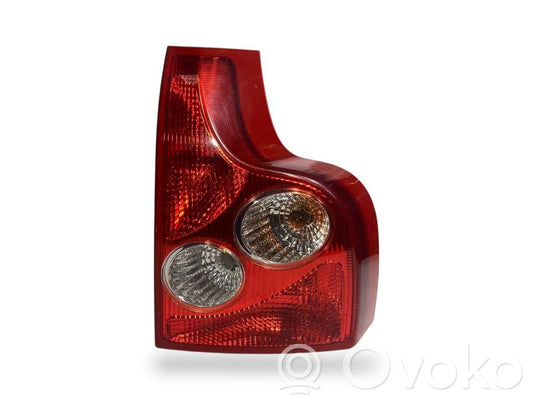 Aizmugurējais lukturis virsbūvē