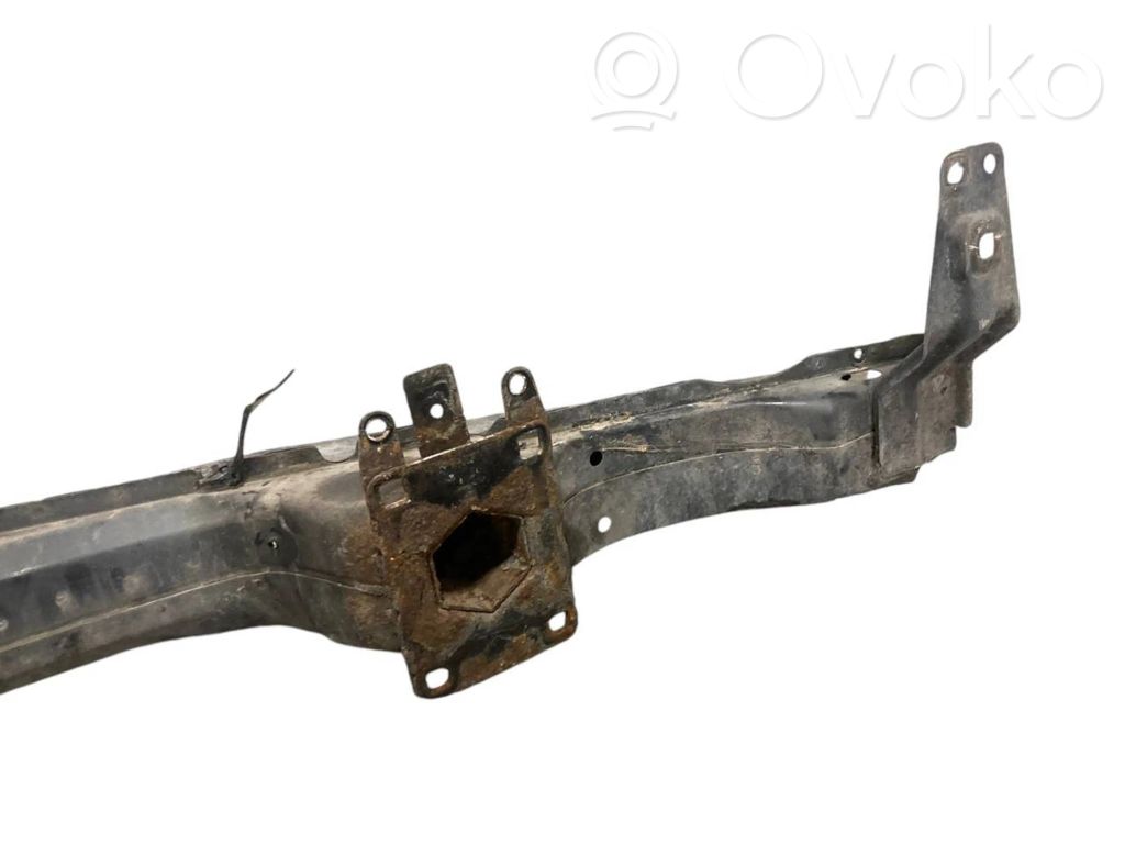 Priekšpusē bampera sija / balka