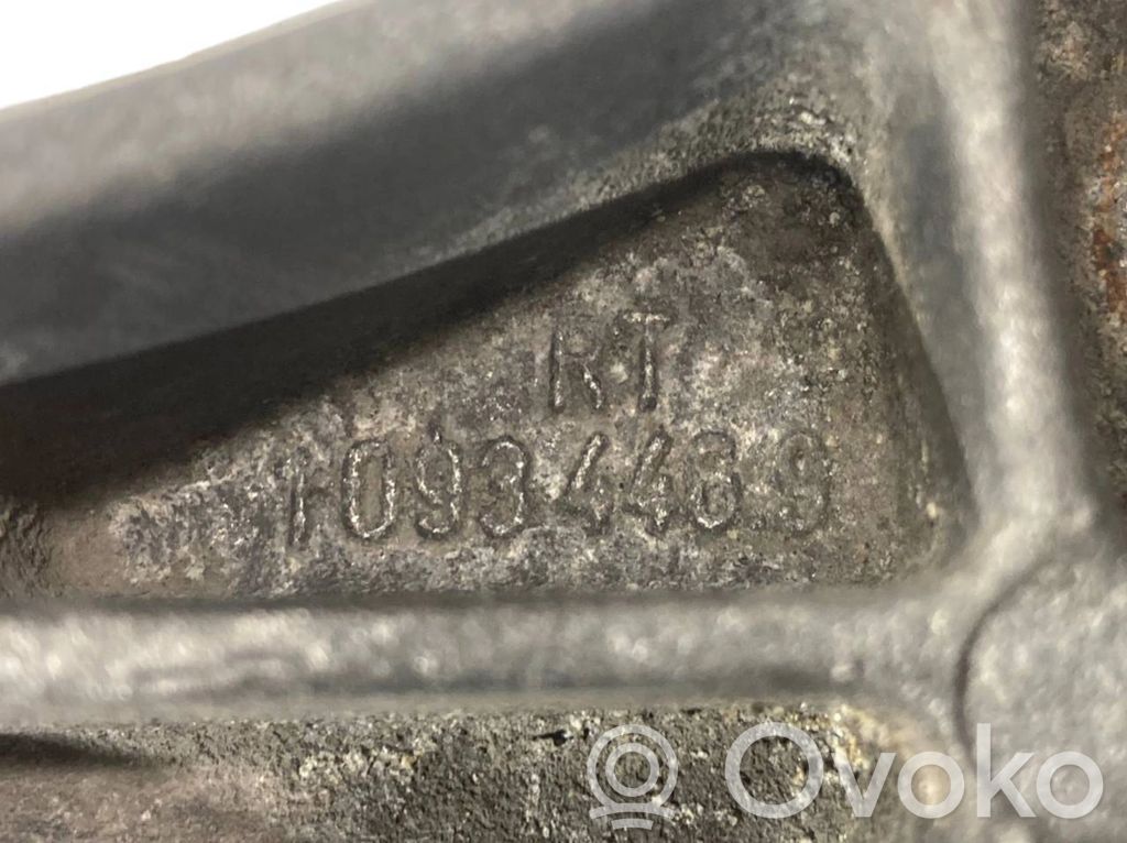 Transmission mounting bracket