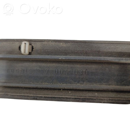 Priekšpusē durvju dekoratīvā apdare (moldings)