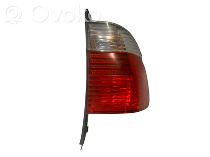 Aizmugurējais lukturis virsbūvē