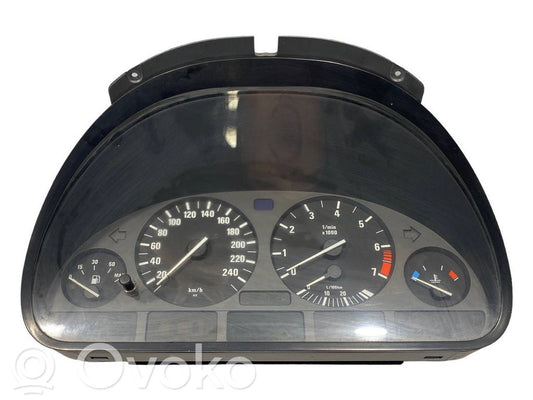 Speedometer (in the instrument panel)