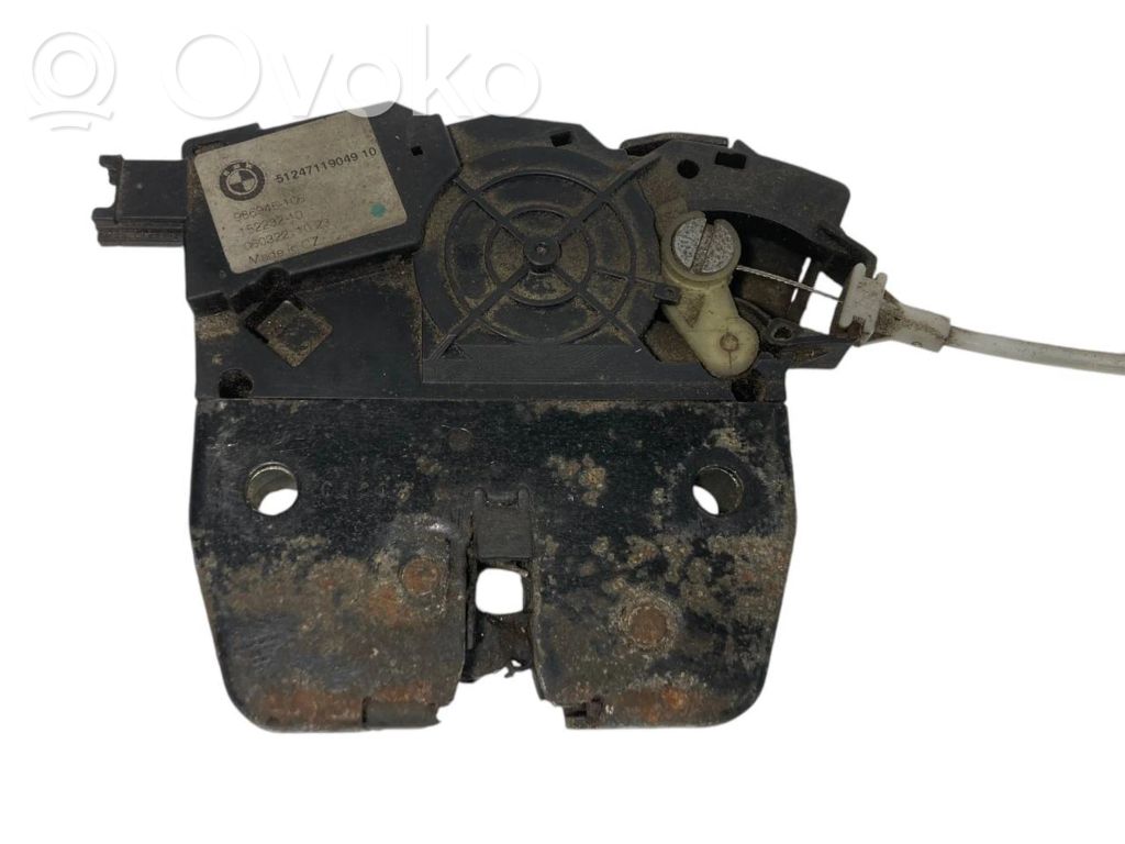 Aizmugurējā pārsega slēdzene