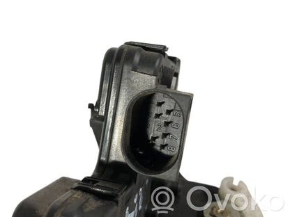 Aizmugurē slēdzene