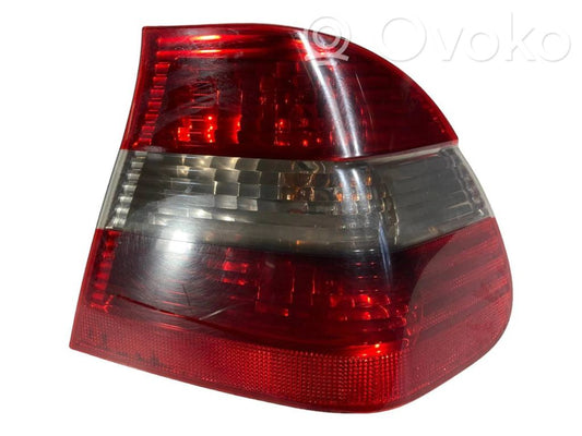 Aizmugurējais lukturis virsbūvē