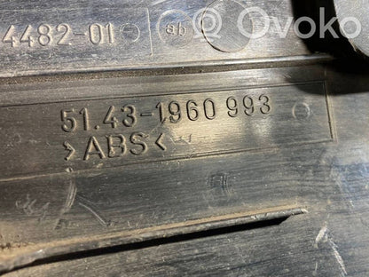 Kāju zonas sānu dekoratīvā apdare