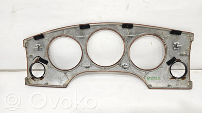 Instrumentu paneļa dekoratīvā apdare