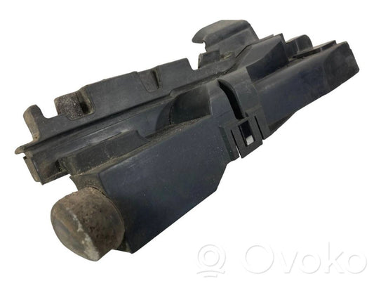 Radiator(s) holder/bracket