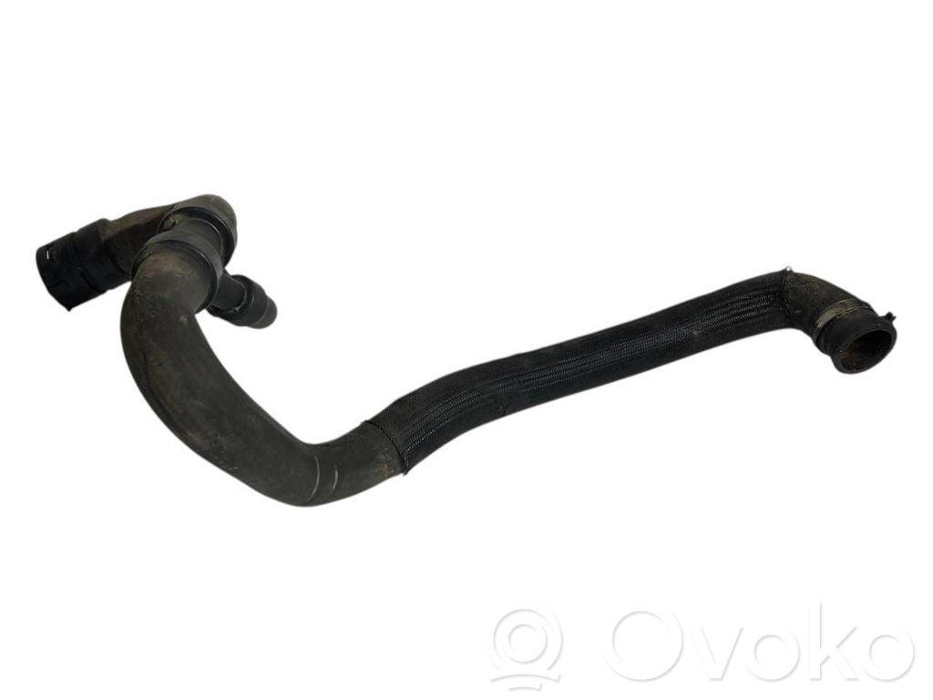 Caurulīte (-es) / šļūtene (-es)