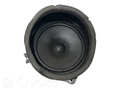 Skaļrunis (-i) priekšējās durvīs