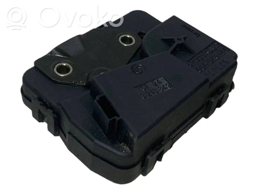 Aizmugurējā pārsega slēdzene