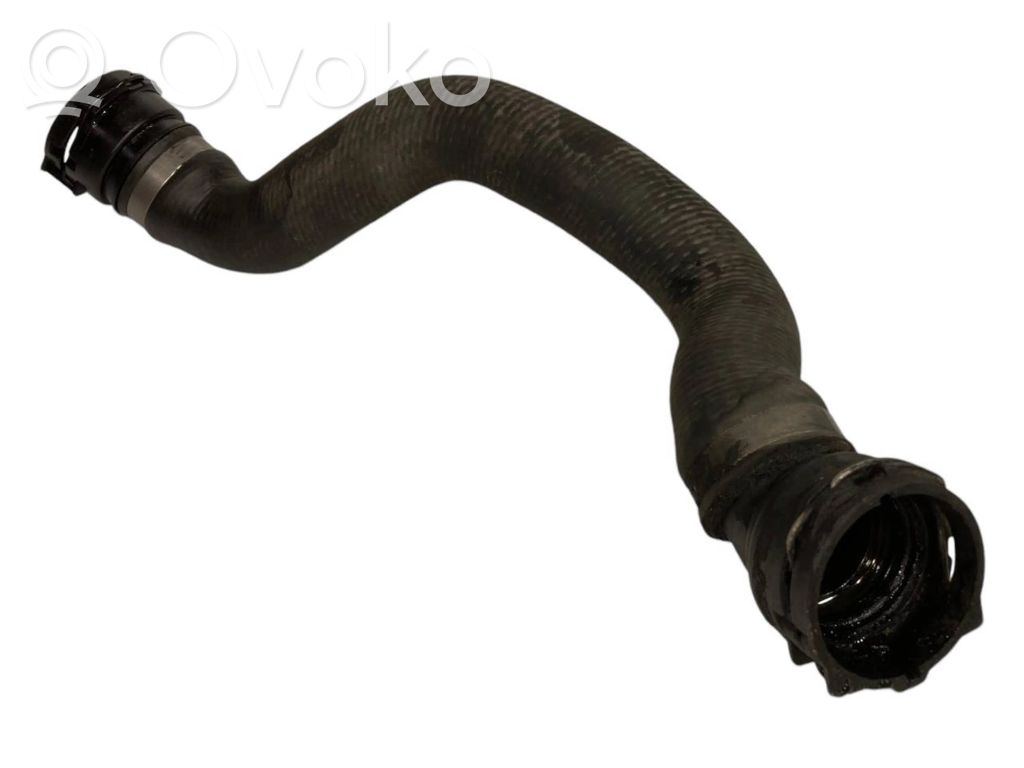 Caurulīte (-es) / šļūtene (-es)