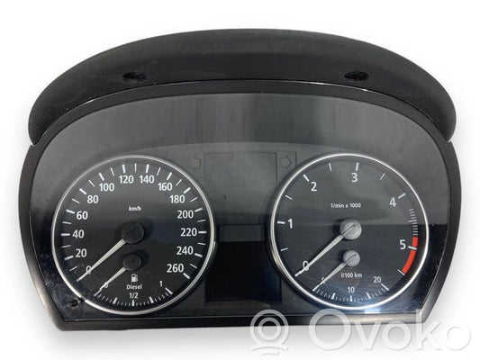 Speedometer (in the instrument panel)