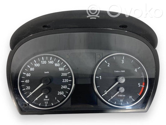 Speedometer (in the instrument panel)