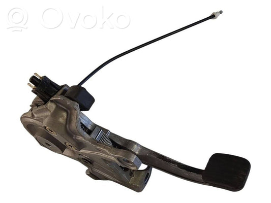 Rokas bremzes mehānisms (salonā)