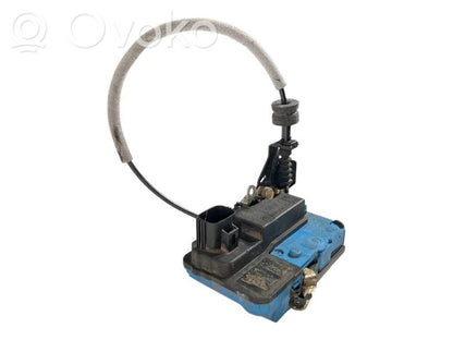 Priekšpusē slēdzene