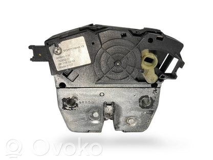 Aizmugurējā pārsega slēdzene