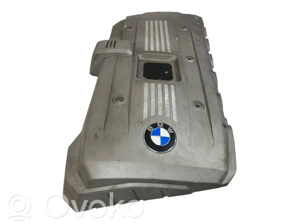 Dzinēja pārsegs (dekoratīva apdare)