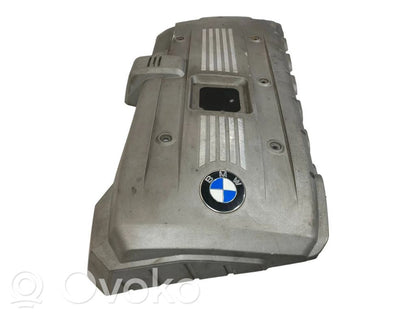 Dzinēja pārsegs (dekoratīva apdare)