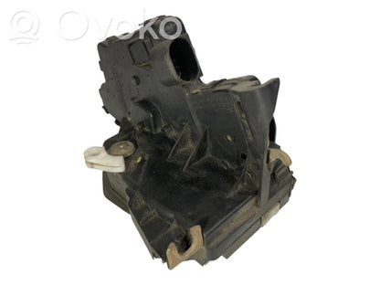 Aizmugurē slēdzene