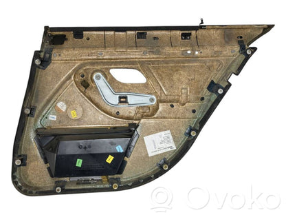 Занавеска на окне сзади