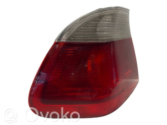 Задний фонарь в кузове