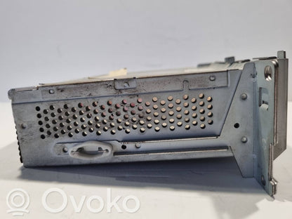 Radio / CD/DVD atskaņotājs / navigācija