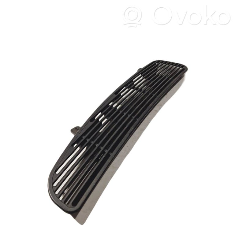 Задняя воздухо-вентиляционная решетка