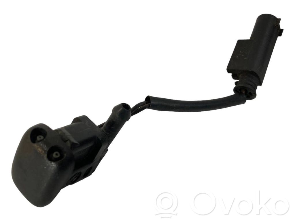 Mazgāšanas šķidruma smidzinātājs (-i) priekšējam logam