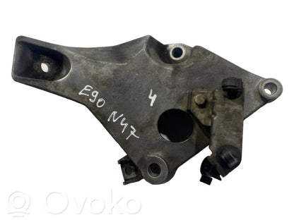 Engine mounting bracket