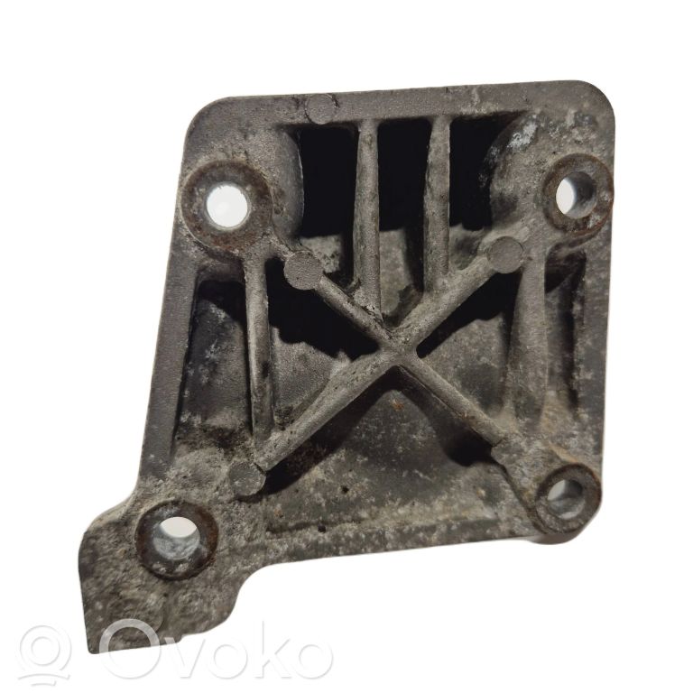 Dzinēja nostiprināšanas stiprinājums-kronšteins