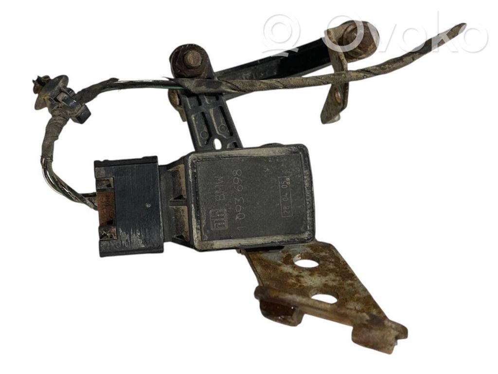 Augstuma sensors (priekšējo lukturu)