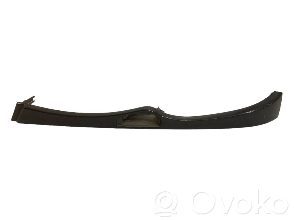 Priekšējā luktura dekoratīvā apdare