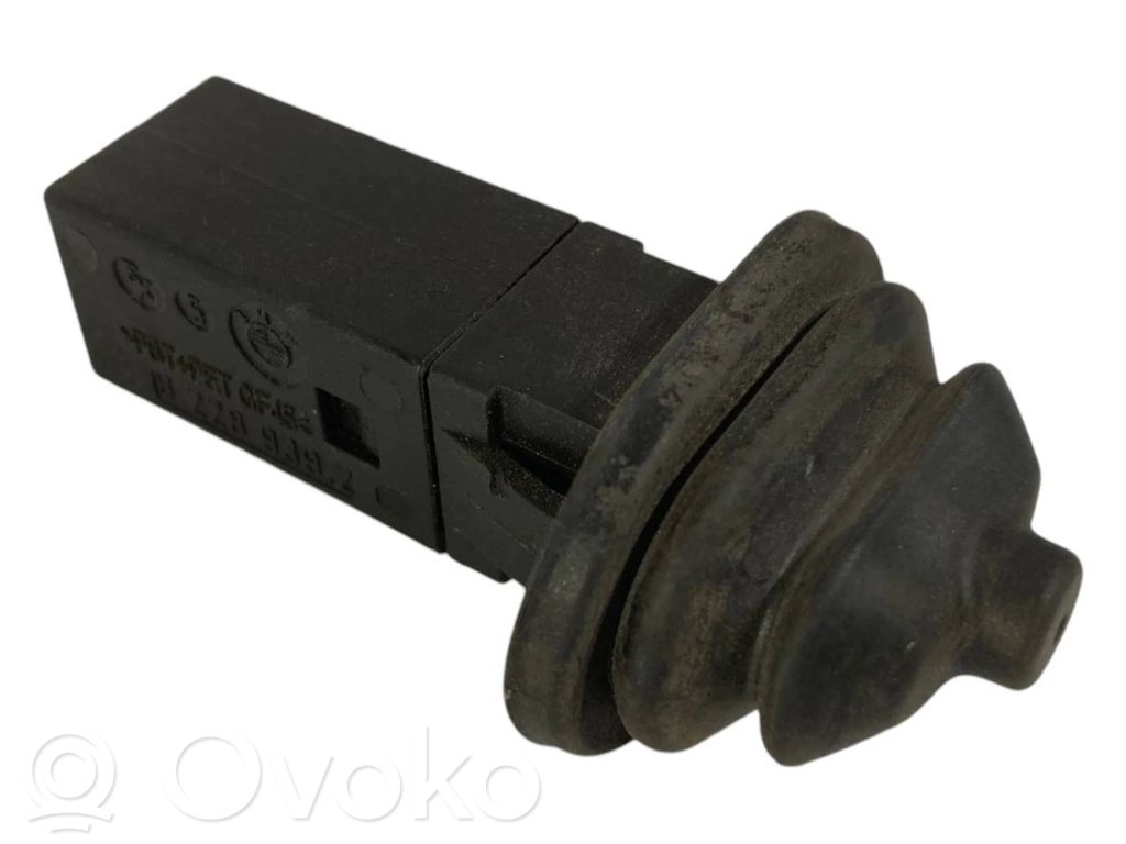 Degvielas tvertnes atvēršanas slēdzis