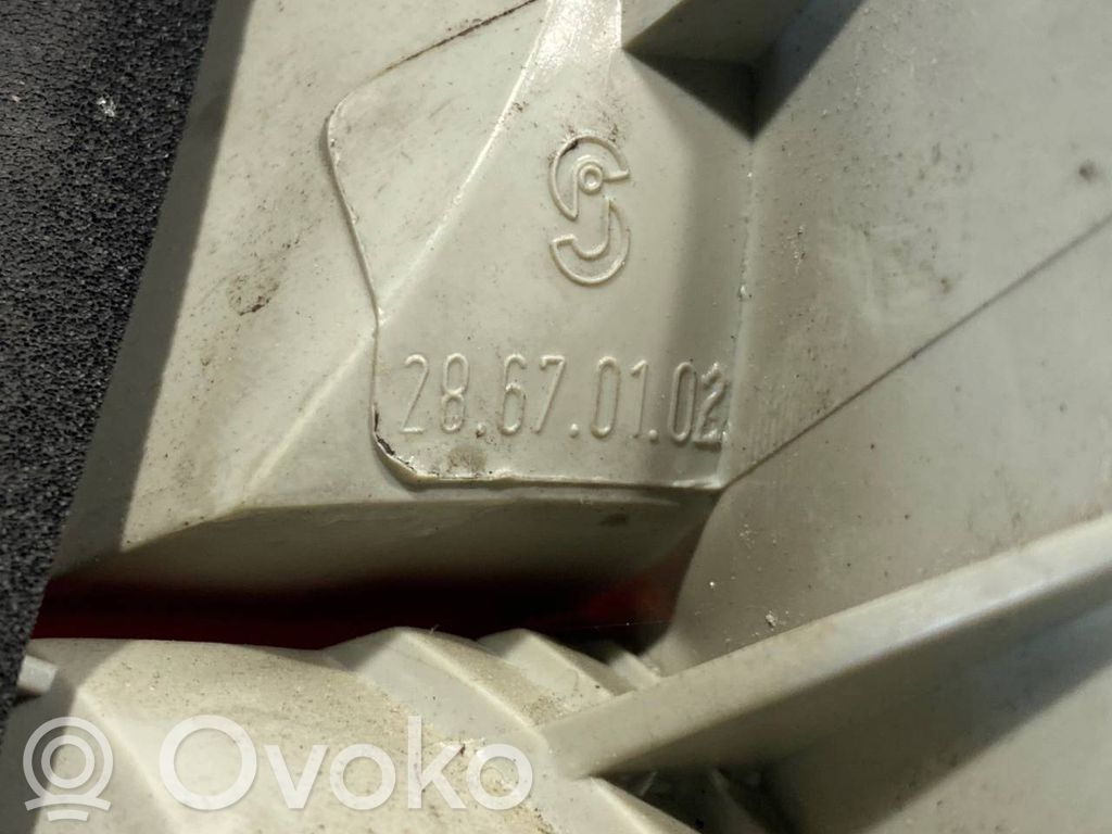 Aizmugurējais lukturis virsbūvē