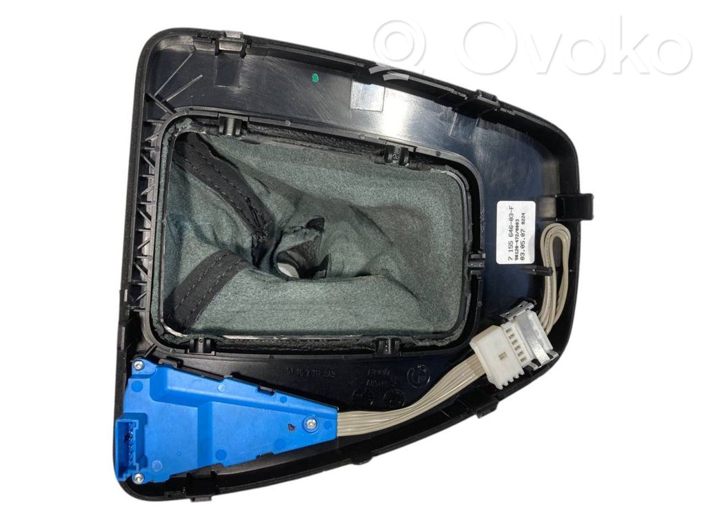 Ātrumu pārslēgšanas sviras dekoratīvā apdare (plastmasas)